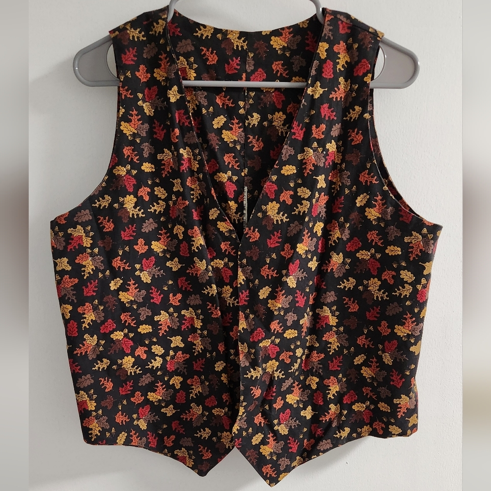 Womens Vest With Allover Leaf Print, Size L